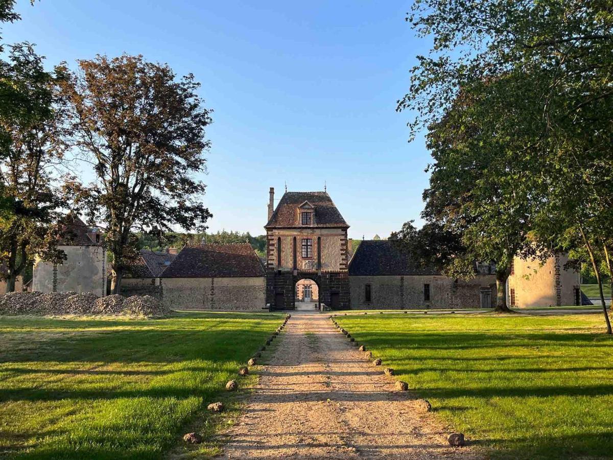 Chateau De La Riviere Bed and Breakfast Pontgouin Buitenkant foto